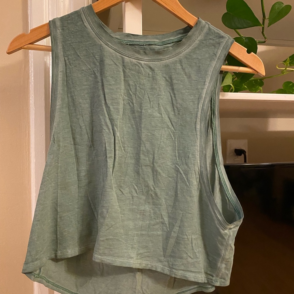 Lululemon crop top green size 6